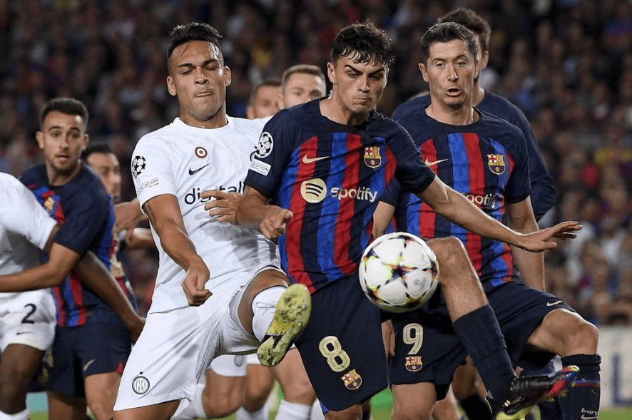 西甲巅峰对决：巴塞罗那VS马德里竞技——战术博弈与胜负天平的深度剖析